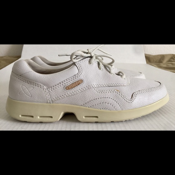 ecco mobile walking shoes